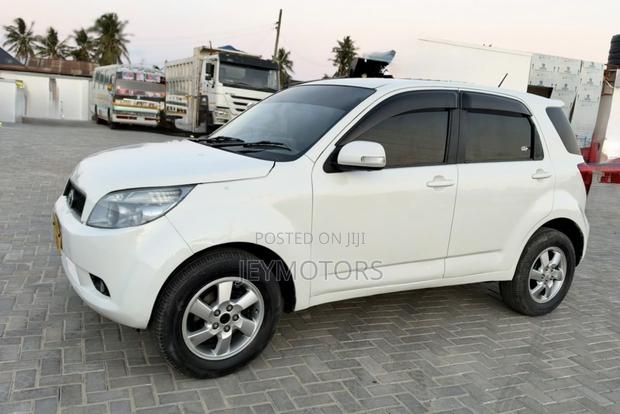 Toyota Rush 2006 White