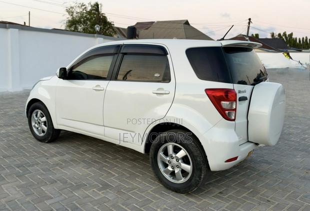 Toyota Rush 2006 White