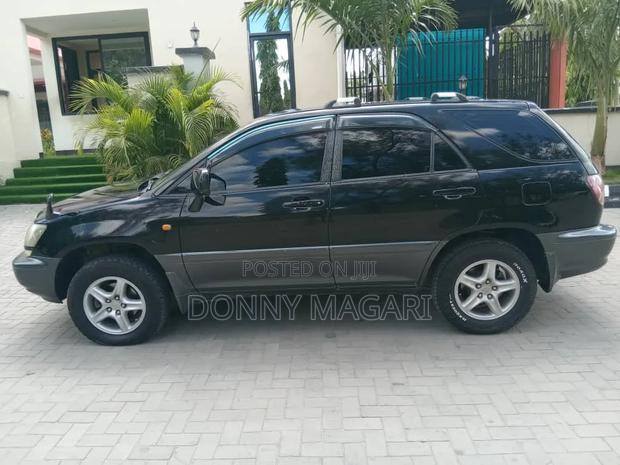 Toyota Harrier 2000 Black