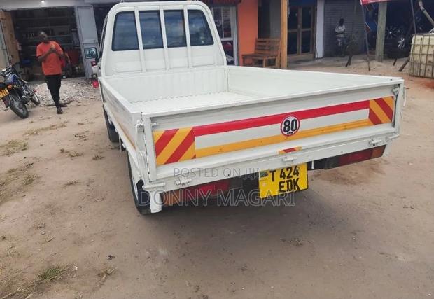 Toyota TownAce 2000 White