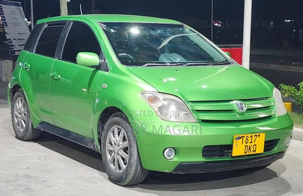 Toyota IST 2004 Green