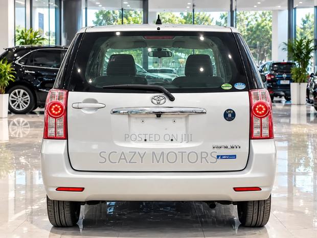 Toyota Raum 2007 Silver