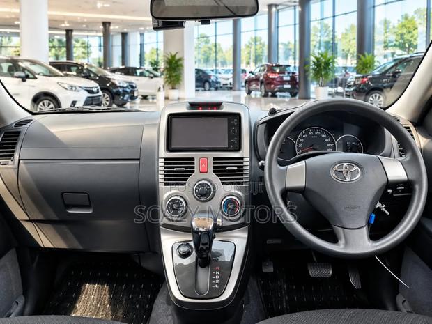 Toyota Rush 2011 Black