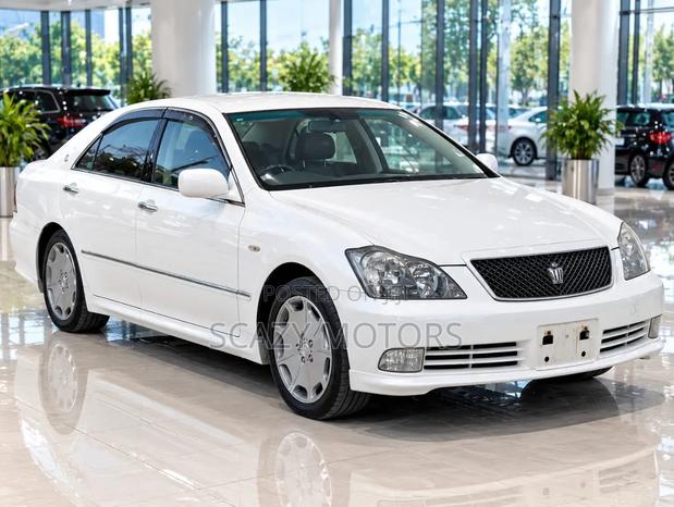 Toyota Crown Royale 2005 White