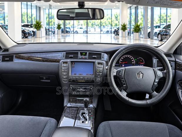Toyota Crown Royale 2005 White