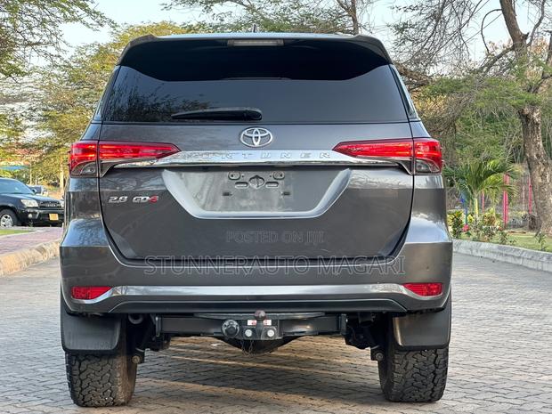 Toyota Fortuner 2022 Gray