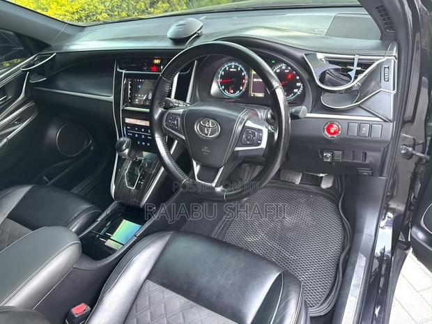 Toyota Harrier 2.0 2015 Black