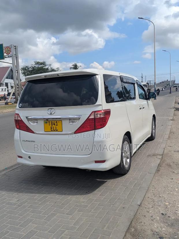 Toyota Alphard 2.4 Petrol AWD 2009 White