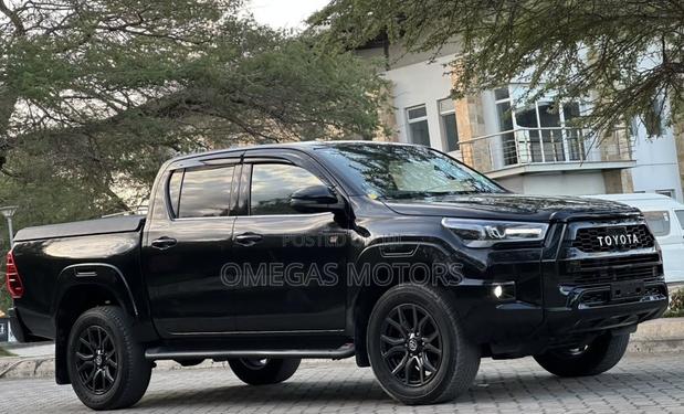 Toyota Hilux 2024 Black