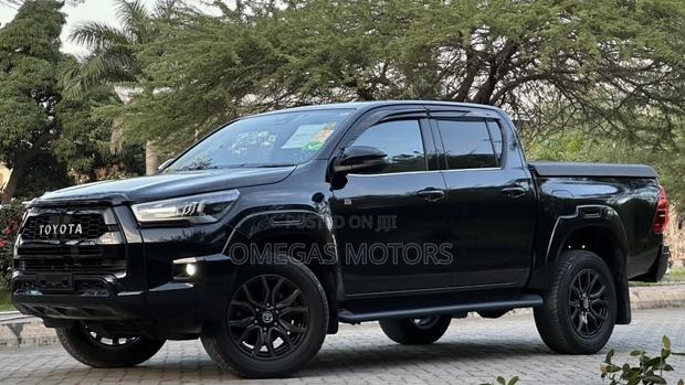 Toyota Hilux 2024 Black