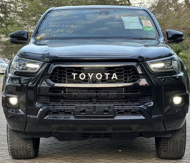 Toyota Hilux 2024 Black