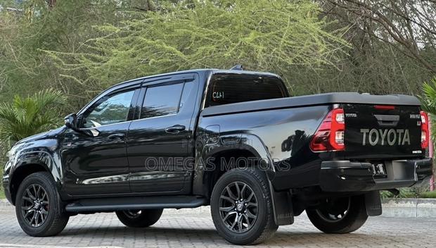 Toyota Hilux 2024 Black