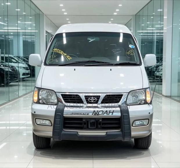 Toyota Noah 2001 Off white