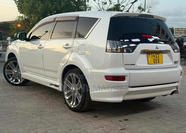Mitsubishi Outlander 2010 White