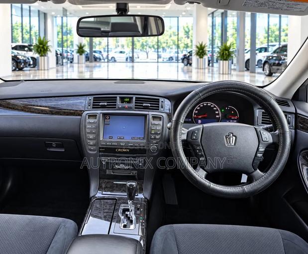 Toyota Crown Royale 2005 Off white