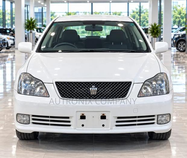 Toyota Crown Royale 2005 Off white