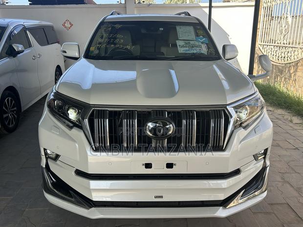 Toyota Land Cruiser Prado 2023 White