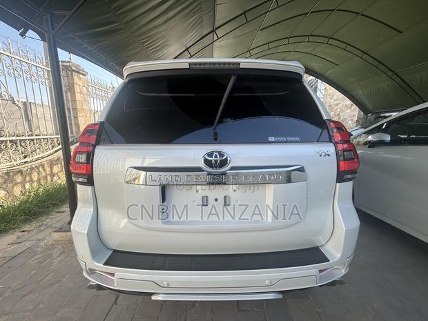 Toyota Land Cruiser Prado 2023 White