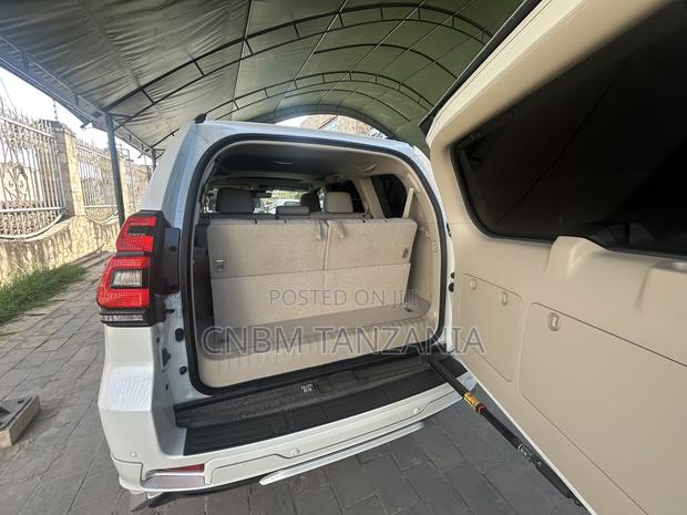 Toyota Land Cruiser Prado 2023 White