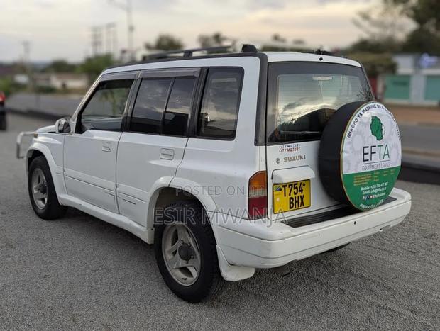 Suzuki Escudo 1999 White