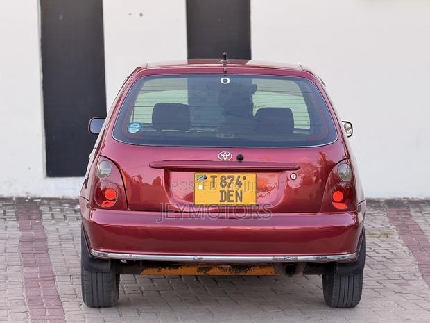 Toyota Starlet 2000 Maroon