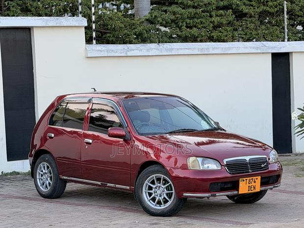 Toyota Starlet 2000 Maroon