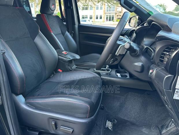 Toyota Hilux 2024 Black