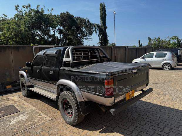 Toyota Hilux 1996 Black