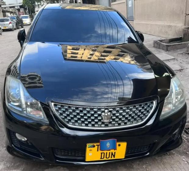 Toyota Crown 2010 Black