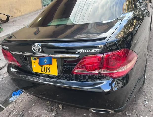 Toyota Crown 2010 Black