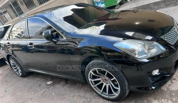 Toyota Crown 2010 Black