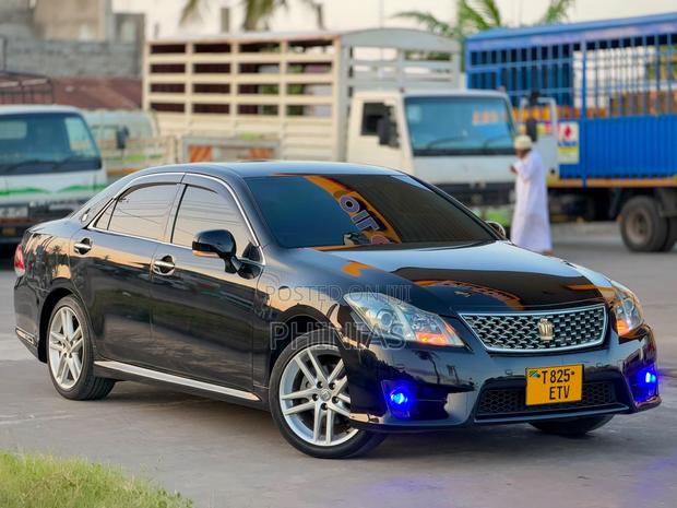 Toyota Crown 2010 Black