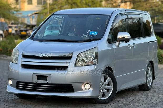 Toyota Noah 2008 Silver