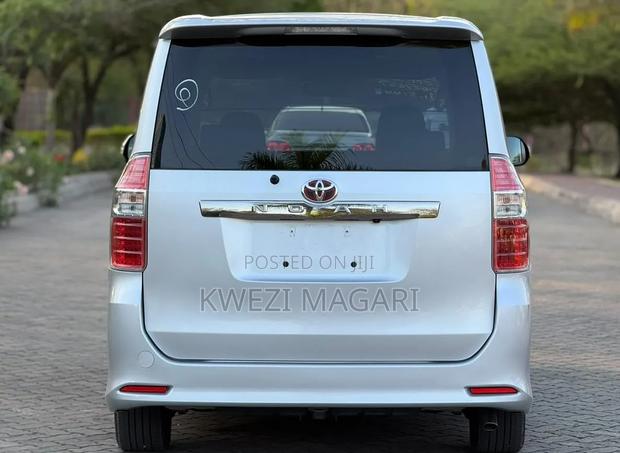 Toyota Noah 2008 Silver