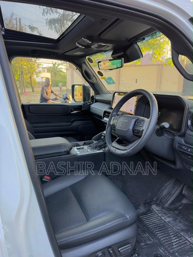 Toyota Land Cruiser Prado 2.8 2024 White