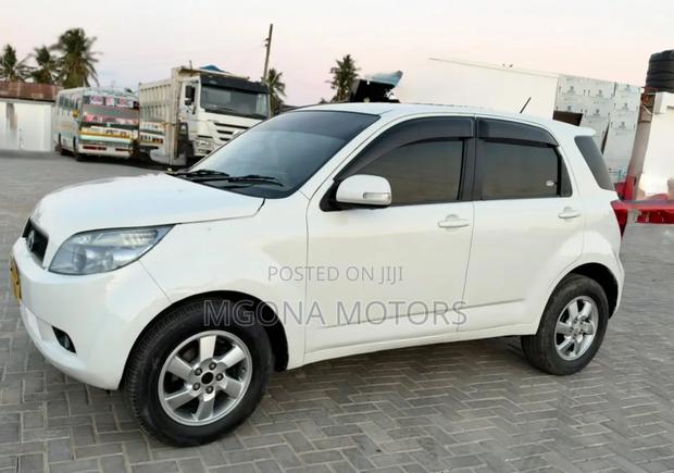 Toyota Rush 2006 White