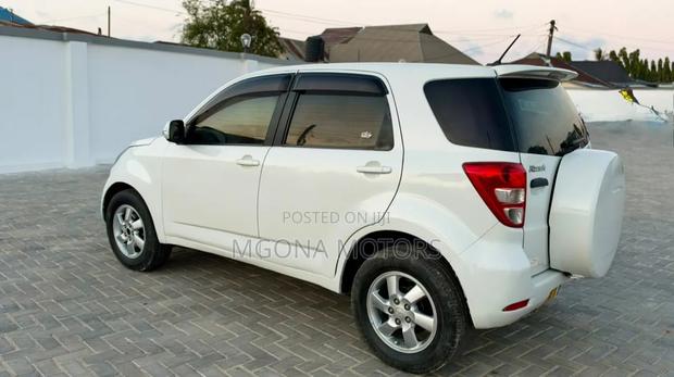 Toyota Rush 2006 White