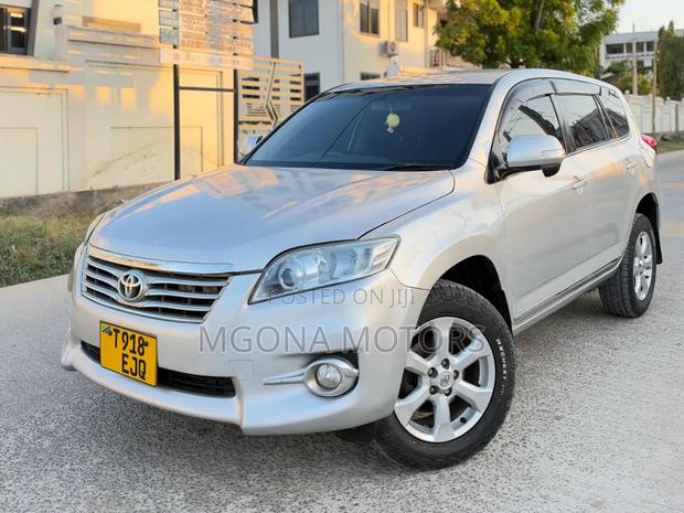 Toyota Vanguard 2010 Silver