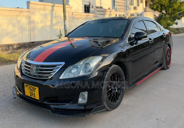 Toyota Crown 2010 Maroon