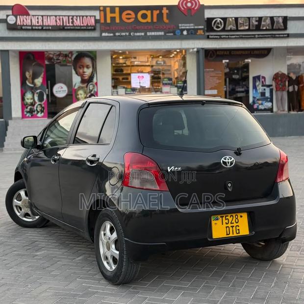 Toyota Vitz 2005 Black
