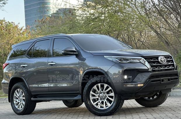 Toyota Fortuner 2.8 D RWD 2021 Gray