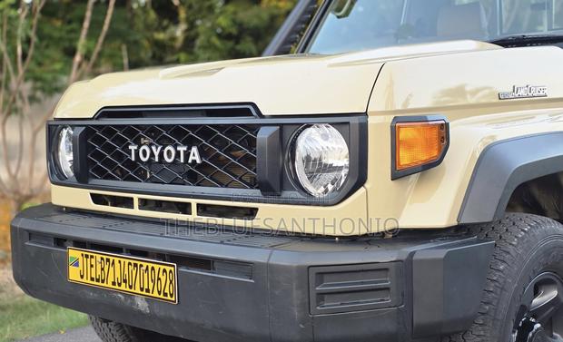 Toyota Land Cruiser 79 Series 2017 Beige