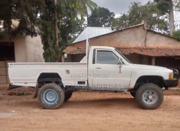 Toyota Land Cruiser 75 Pickup 1990 White