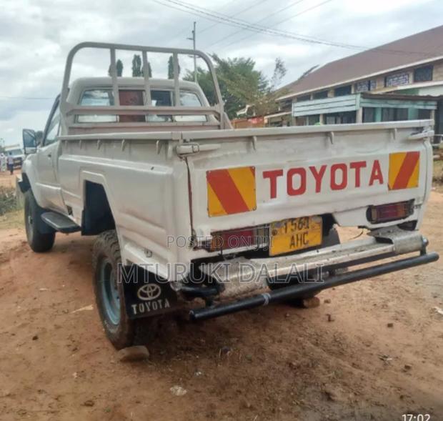 Toyota Land Cruiser 75 Pickup 1990 White