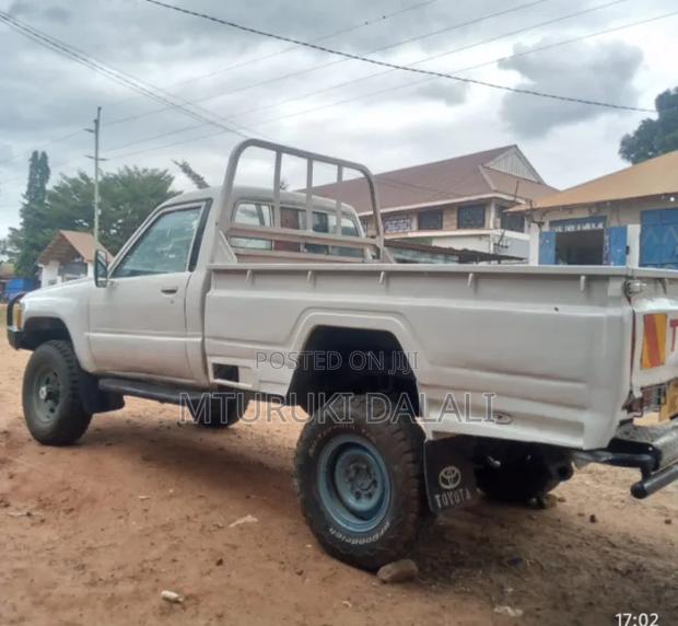 Toyota Land Cruiser 75 Pickup 1990 White