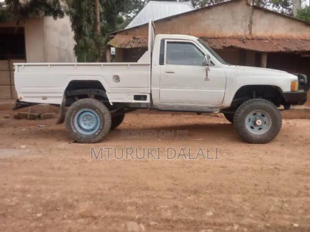 Toyota Land Cruiser 75 Pickup 1990 White