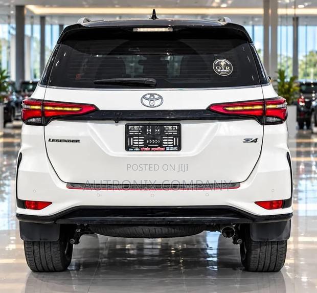 Toyota Fortuner 2021 White