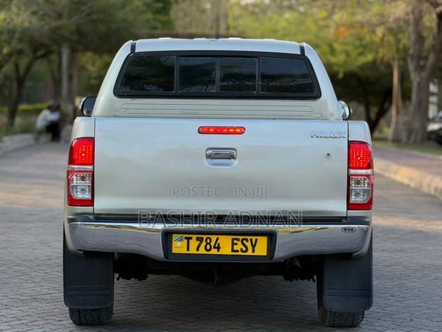 Toyota Hilux 2.5 D-4D 4X4 SRX 2012 Silver