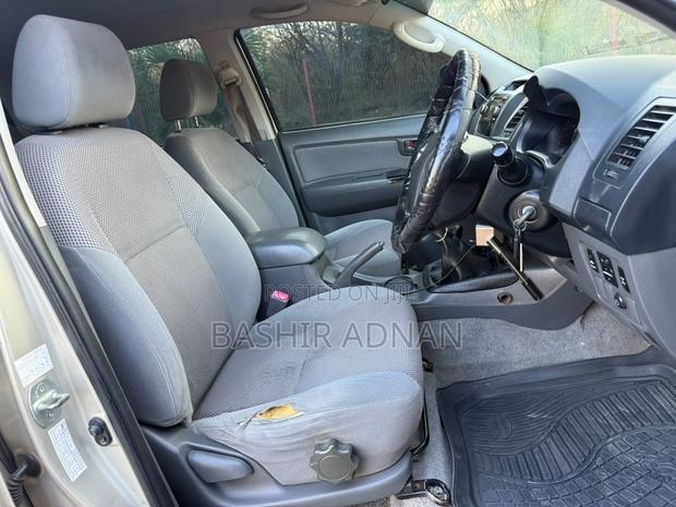 Toyota Hilux 2.5 D-4D 4X4 SRX 2012 Silver