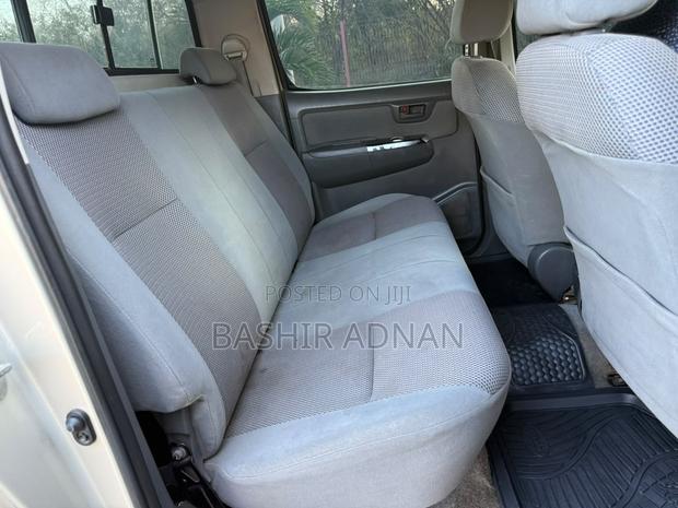 Toyota Hilux 2.5 D-4D 4X4 SRX 2012 Silver